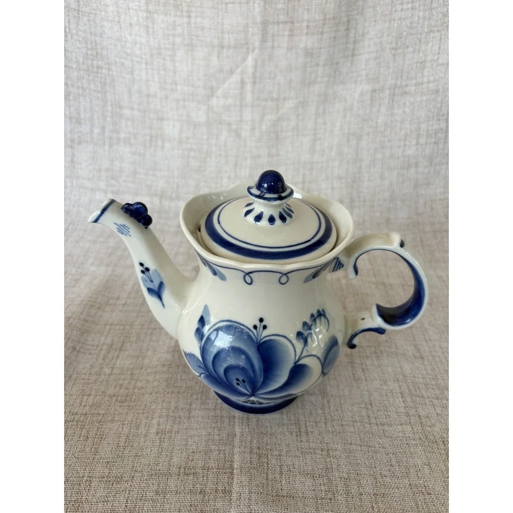 Gzhel russian porcelain